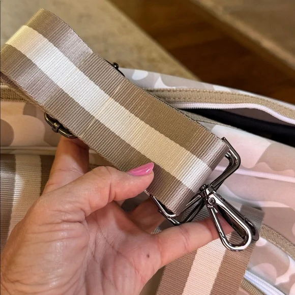 Tennis Bag- New With Tags! - Picture 4 of 7